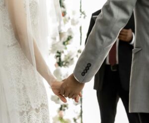 Ero l’unica a non essere stata invitata al matrimonio della mia migliore amica — Quando mi sono imbucata, ho scoperto una verità scioccante.