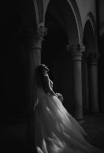 Al mio matrimonio, il prete ha detto: "Non posso permettere che questo matrimonio abbia luogo" e ha lasciato la cerimonia.
