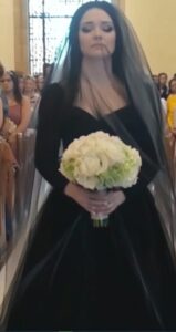 La mia fidanzata indossava un abito nero al nostro matrimonio – Quando ho scoperto il motivo, la mia vita non è stata più la stessa.