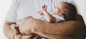 — Mio figlio non è obbligato a nutrire il figlio di un'altra! — dichiarò la suocera, cacciando la figlia della nuora dalla tavola…