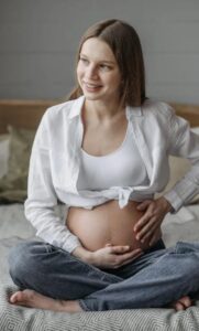 Mia sorella mi ha dato una scatola con scritto: “Non aprire finché non diventi mamma”, e quando finalmente l’ho fatto, ho scoperto che tutta la mia vita era stata una bugia.