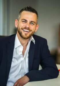 Il mio capo usava il sarcasmo per sminuire tutti i dipendenti, ma i nuovi assunti hanno cambiato le carte in tavola