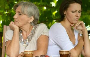 — Mio figlio non è obbligato a nutrire il figlio di un'altra! — dichiarò la suocera, cacciando la figlia della nuora dalla tavola…