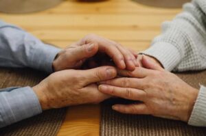 Mio marito mi proibì di toccare la sua cassetta degli attrezzi – quando finalmente l’ho aperta, ho capito perché.