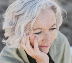 — Portatela via, mi impedisce di vivere!  Svetlana si spaventò moltissimo, chiamò subito un taxi e andò a prendere sua nipote…