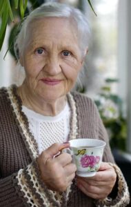 Il piano astuto della nonna... — Innocca, tesoro, perché stai piangendo? — chiese Ekaterina Andreevna alla sua nipote ventiquattrenne.