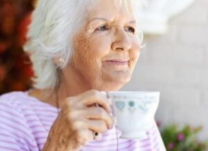 Il piano astuto della nonna... — Innocca, tesoro, perché stai piangendo? — chiese Ekaterina Andreevna alla sua nipote ventiquattrenne.
