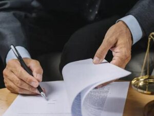 Vivi come vuoi, ma non contare sull’eredità. Lascio tutto all’orfanotrofio — almeno lì mi capiranno e mi apprezzeranno.
