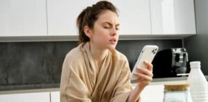Un uomo ossessionato dai dati cerca la partner perfetta, ma l’amore non si lascia calcolare