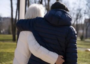 Mia sorella minore chiese ai nostri genitori di trasferirsi per aiutarla mentre era malata — ma poi venne fuori una verità terribile.