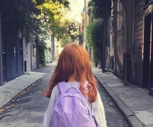 «Grazie per il rene di mia figlia», disse con voce tremante entrando nella stanza. Ma appena vide il suo volto, la stanza parve girargli intorno. Non poteva essere un caso.