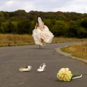 “Ho Gridato ‘Non Ce La Faccio!’ al Mio Matrimonio Quando il Testimone Mi Mandò Messaggi Scioccanti la Notte Prima”
