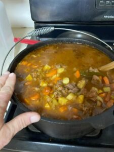 "Questo cibo è da maiali", disse mia nuora quando la chiamai a cena. La mia pazienza era finita, e feci qualcosa di cui non mi pento neanche un po’…