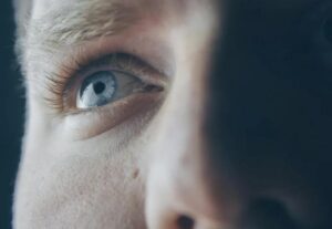 “Prendi tuo figlio e vattene. Non ho più bisogno di te” — le parole fredde di un marito che avrebbe presto rimpianto ogni sillaba.