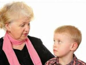 — Che marcisca pure in orfanotrofio! — urlò la suocera. — Non mi serve quel nipote! È colpa di quella sua madre sciagurata se il mio Aleksej è finito in manicomio!