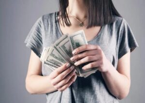 Mia sorella minore chiese ai nostri genitori di trasferirsi per aiutarla mentre era malata — ma poi venne fuori una verità terribile.