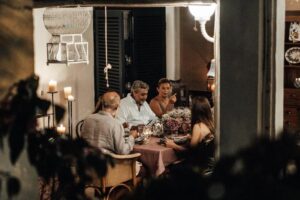 Mia cognata ha preteso che pagassi una cena di nozze da oltre 3.000 euro — l’ho riportata con eleganza alla realtà