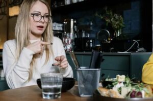 Mia cognata ha preteso che pagassi una cena di nozze da oltre 3.000 euro — l’ho riportata con eleganza alla realtà