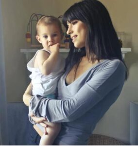 Mia figlia e il suo fidanzato mi hanno lasciato la sua bambina di sei mesi — poi sono spariti