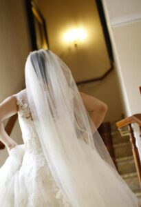 "Non Sposare Mio Padre", Mi Sussurrò Prima del Matrimonio – Quello Che Mi Ha Dato Ha Cambiato Tutto
