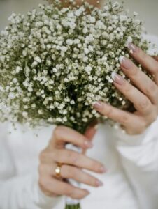 Mia madre mi disse di non indossare il mio abito da sposa perché “sarebbe stato troppo bello rispetto a quello di mia sorella” – al mio stesso matrimonio.