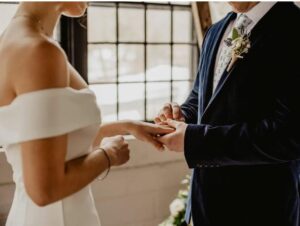 Mio marito voleva che pagassi il matrimonio di sua figlia con il fondo universitario di nostra figlia — io ho avuto un’idea migliore.