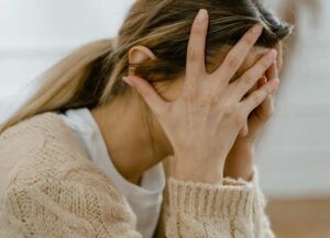 Ho Chiamato i Miei Genitori Prima di Pasqua per Dire che Sarei Venuta a Trovarli — Ma Mia Madre Mi Ha Risposto Che Non Avevo Più una Famiglia