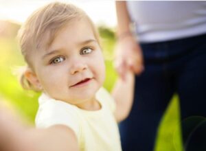 Mia figlia mi ha proibito di vedere mio nipote perché suo marito non vuole “l’influenza di una mamma single” in casa loro