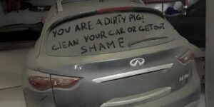 La Vicina Pretenziosa Ha Vandalizzato l’Auto del Mio Nonno Malato – Le Ho Insegnato a Farsi gli Affari Suoi