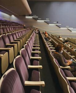 Ho visitato la lezione universitaria di mio marito – Quando ho visto il mio volto proiettato nelle sue slide, sono rimasta senza fiato