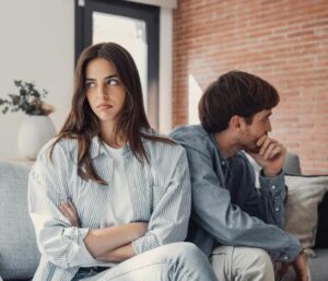 Una settimana prima del mio matrimonio, mia sorella incinta si è trasferita da noi dicendo che sarebbe rimasta, ma la vera ragione l’ho scoperta solo dopo