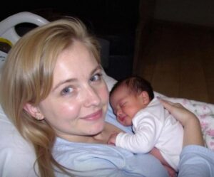 Mia figlia mi ha proibito di vedere mio nipote perché suo marito non vuole “l’influenza di una mamma single” in casa loro