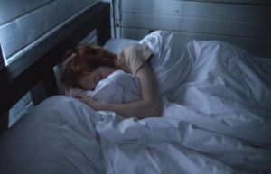 Una donna sconosciuta viveva in casa mia mentre ero in trasferta – Ho preso il primo volo per tornare e affrontarla, insieme a mio marito