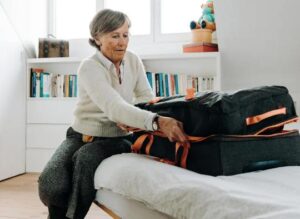 A settant’anni sono andata in pensione e sono tornata a casa per festeggiare con la famiglia… solo per scoprire che quel giorno stesso mi avevano buttata fuori.