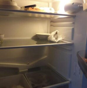 Per tre anni ho lavorato all’estero, mandavo i soldi a mia sorella perché si prendesse cura di nostra madre, ma al mio ritorno a casa ho scoperto in quali condizioni terribili viveva la mamma.