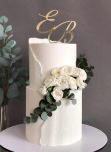 La suocera è venuta al nostro matrimonio con un vestito corto e aderente e ha ballato tutta la sera con un ragazzo giovane, ma poi ha fatto qualcosa di molto peggio...