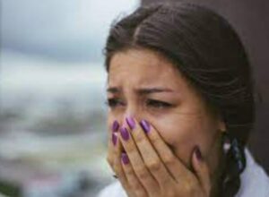 La figlia defunta avvertì la madre del suo “rimpiazzo” — e poi accadde… «Quando una figlia perduta manda un’altra a consolare la madre»