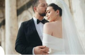 Durante il matrimonio, mia suocera si è avvicinata a me e mi ha strappato la parrucca, rivelando la mia testa calva a tutti gli invitati. Ma poi è successo qualcosa di inaspettato.