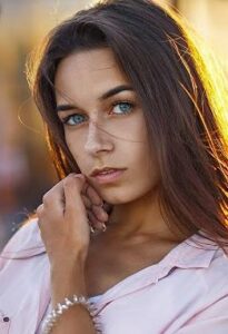 I figli cacciano la madre di casa, ma la vendetta della figlia è stata dolce come il miele