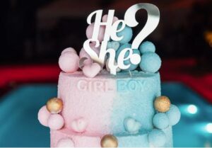Mia suocera "ha fatto cadere per caso" la torta del gender reveal – ma il suo sorriso tradiva un’altra intenzione.