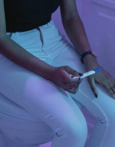 Mia madre mi cacciò dalla chiesa perché rimasi incinta fuori dal matrimonio.
