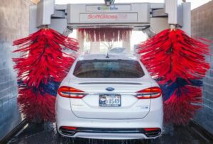 Mio figlio autistico ha chiesto una festa di compleanno al lavaggio auto – ciò che ha fatto questa attività mi ha fatto piangere