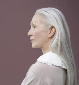 Alla mia festa di compleanno, mia suocera ha brindato: “Alla figlia della domestica che ha fatto un buon matrimonio” – Ma la risposta di mia madre l’ha messa al suo posto.