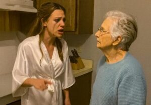 Mia nipote ha detto che il suo matrimonio era “per i suoi amici” e non mi ha invitata—poi ha scoperto cosa avevo preparato per lei.