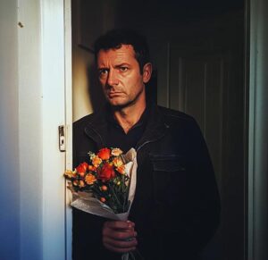 Una settimana prima del mio matrimonio, mia sorella incinta si è trasferita da noi dicendo che sarebbe rimasta, ma la vera ragione l’ho scoperta solo dopo