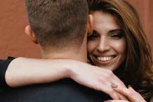 Ho Cresciuto Mio Nipote Come un Figlio per 15 Anni — Poi Ha Scelto Sua Madre per una Macchina