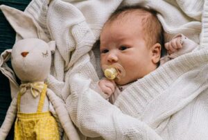 «Pochi minuti dopo il parto mia suocera disse: “Questa bambina non è di mio figlio”. In quel momento capii esattamente cosa fare.»