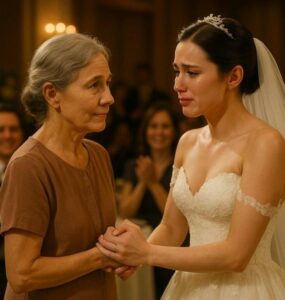 Al Matrimonio, il Figlio Umiliò Sua Madre — Ma Poi Lei Prese il Microfono…