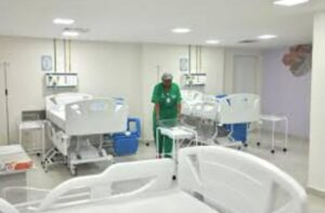Ogni lunedì, mia figlia di sei anni tornava a casa da suo padre con la pancia gonfia. Davo la colpa alla sua dieta malsana. Ma quando è svenuta a scuola, i medici le hanno fatto un'ecografia. Il tecnico è impallidito, ha indicato lo schermo e ha detto: "Non è cibo. Qualcosa si muove dentro..."