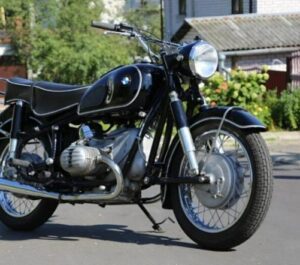Ogni notte sentivo strani rumori provenire dal nostro garage: quando scoprii cosa faceva mio marito, rimasi senza fiato dall’orrore…